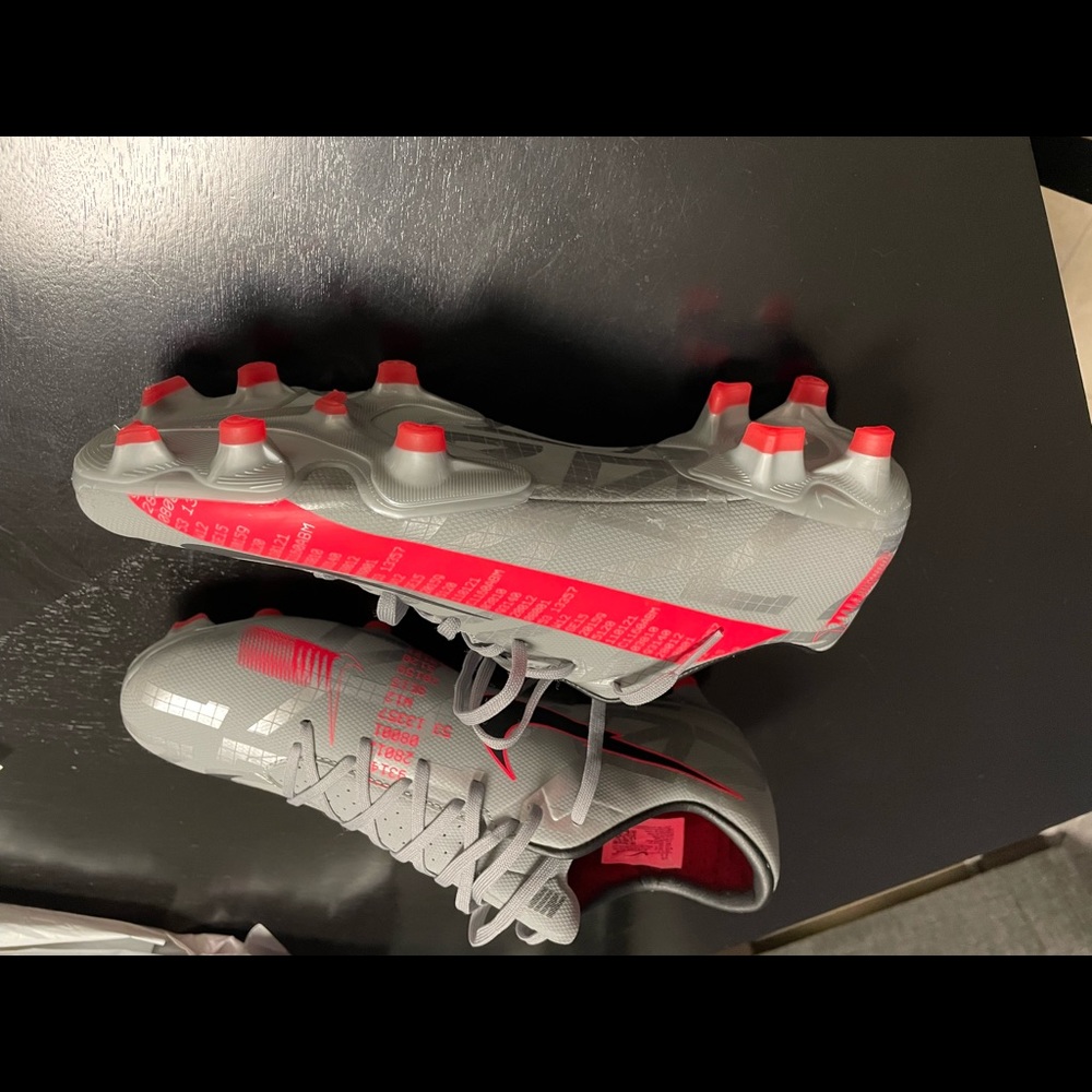 Soccer cleats size 7.5